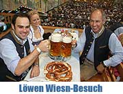 TSV 1860 München - Löwenbesuch auf dem Oktoberfest im Hacker Zelt auf der Wiesn am 02.10.2012 (©Foto: Martin Schmitz)